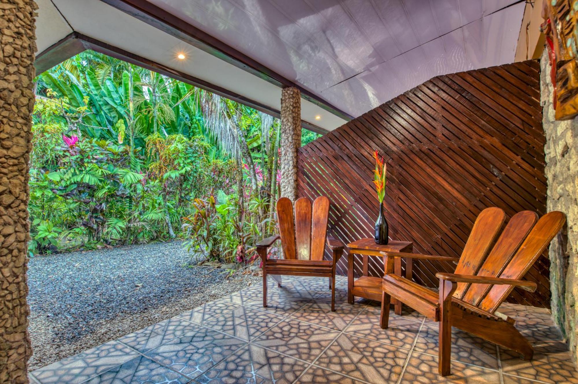 Atlantida Lodge Cahuita Exteriör bild