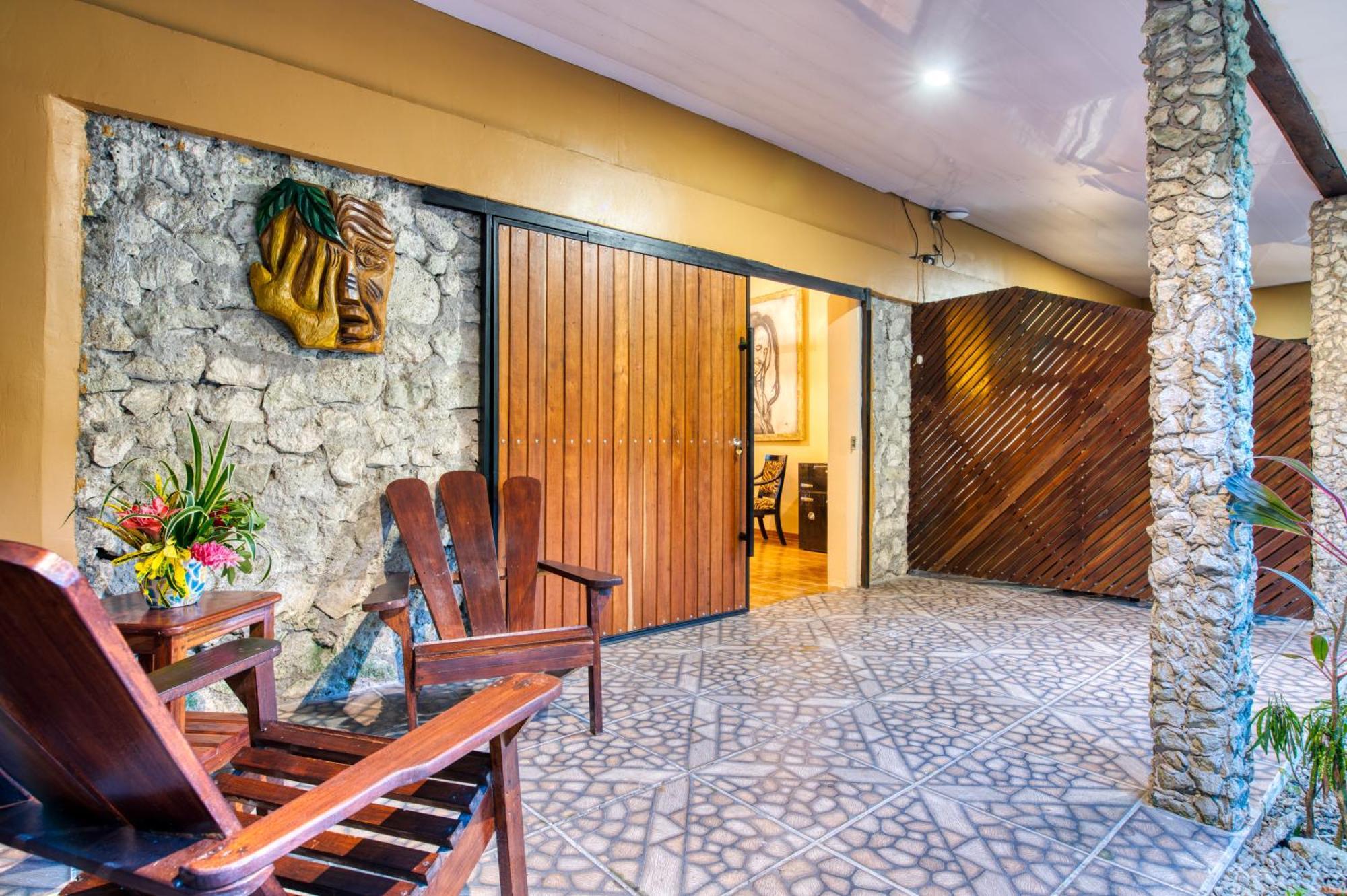 Atlantida Lodge Cahuita Exteriör bild