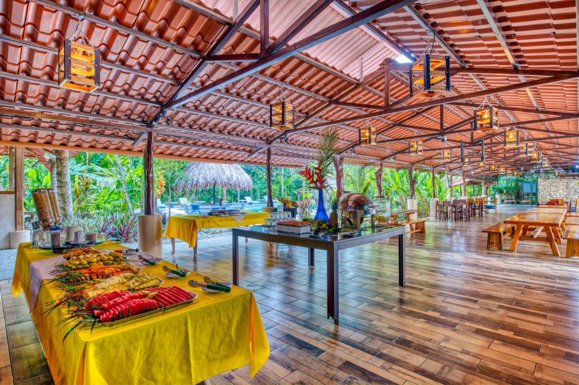 Atlantida Lodge Cahuita Exteriör bild