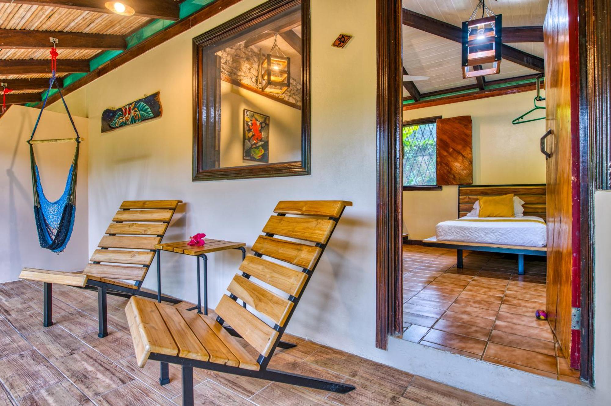 Atlantida Lodge Cahuita Exteriör bild