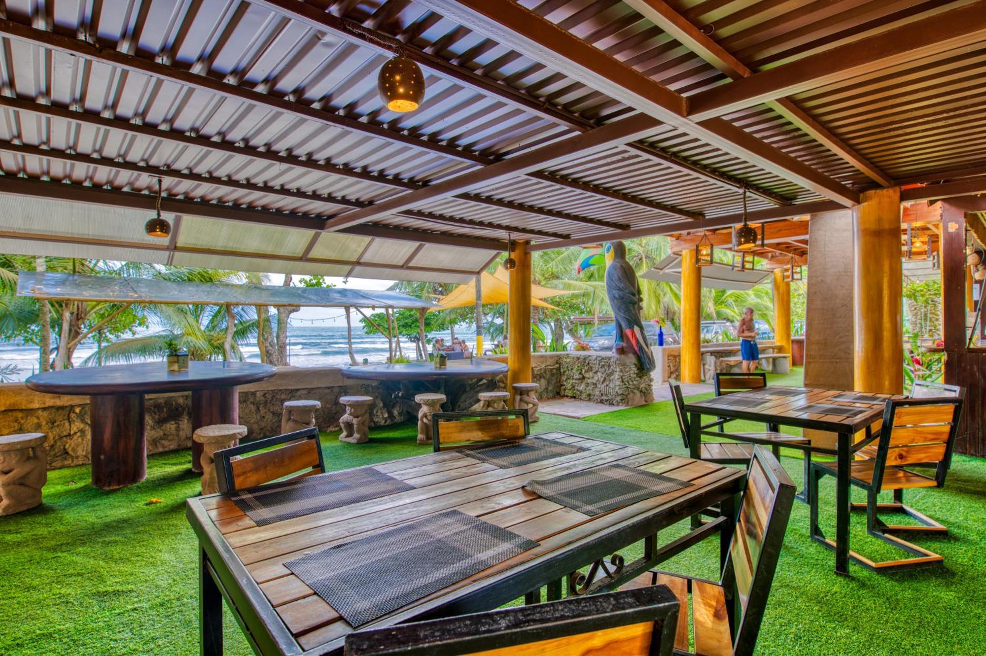 Atlantida Lodge Cahuita Exteriör bild