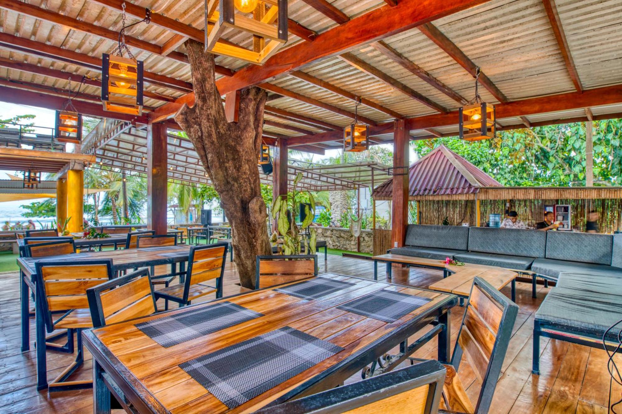 Atlantida Lodge Cahuita Exteriör bild
