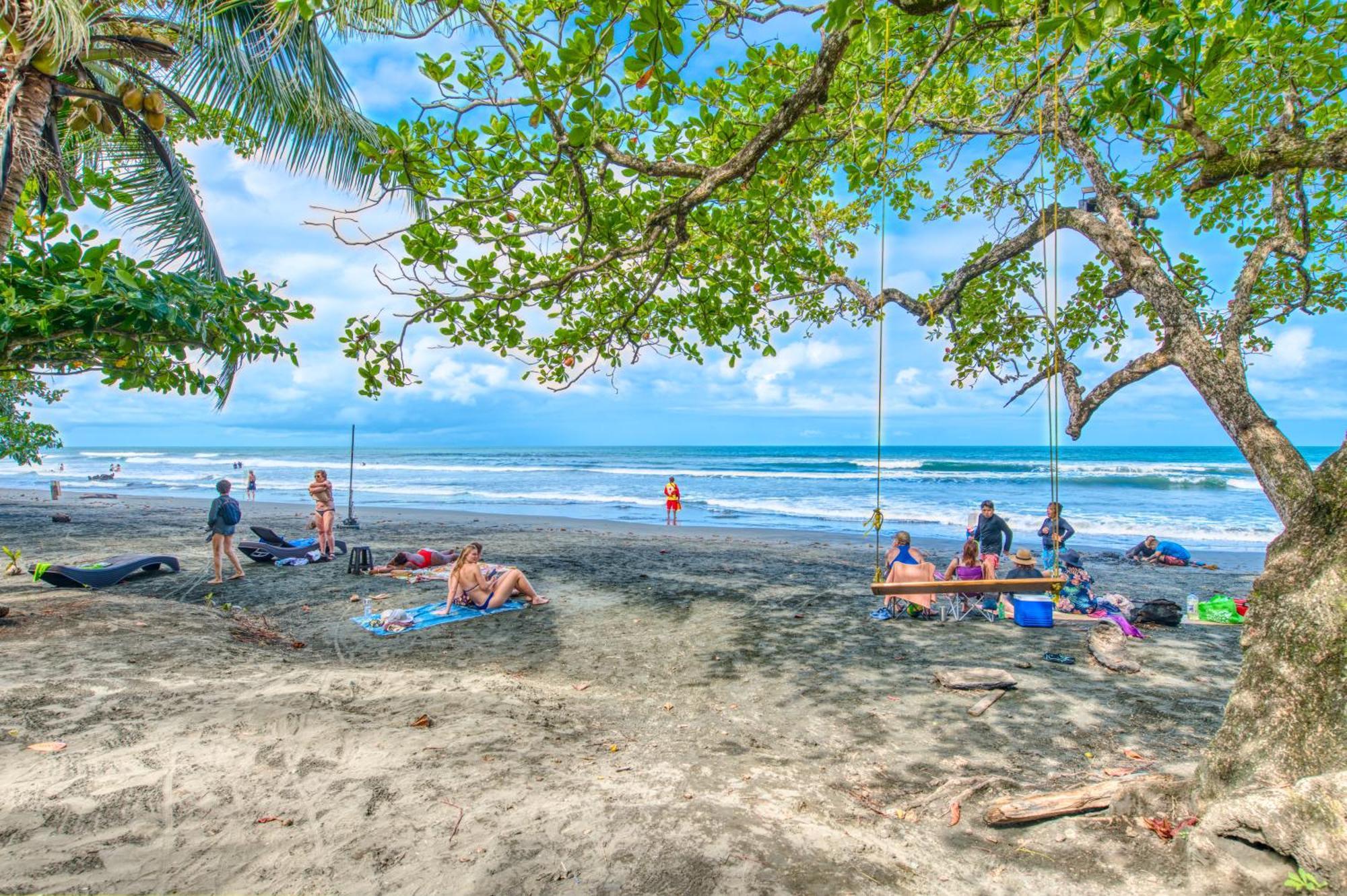 Atlantida Lodge Cahuita Exteriör bild