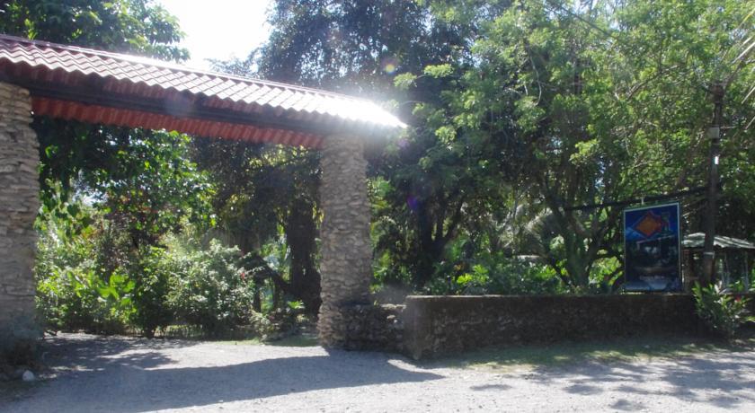 Atlantida Lodge Cahuita Exteriör bild