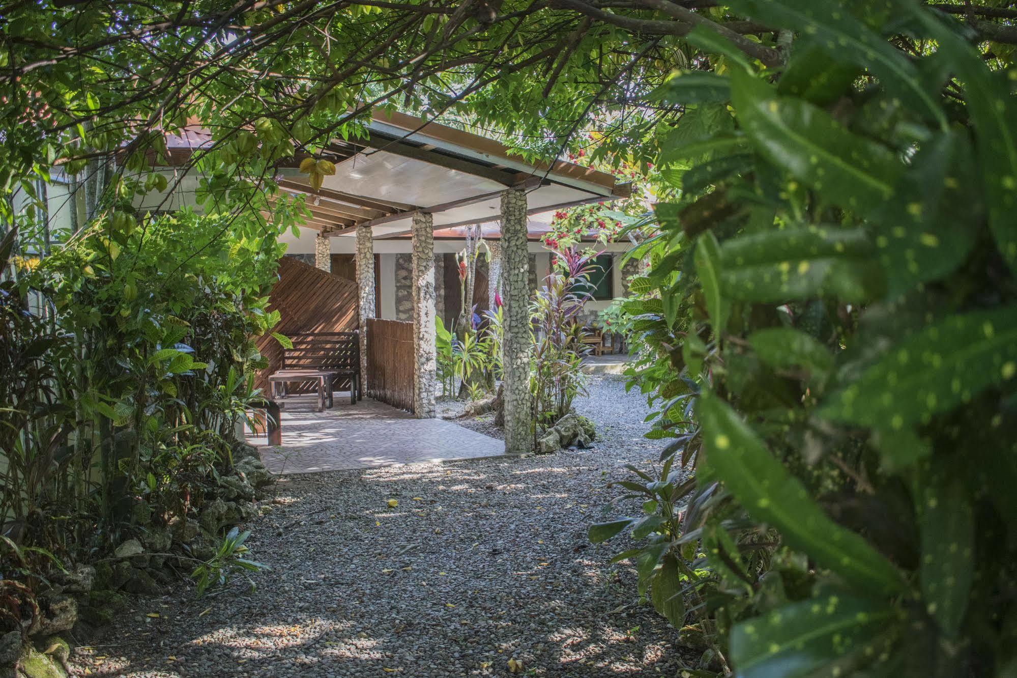 Atlantida Lodge Cahuita Exteriör bild