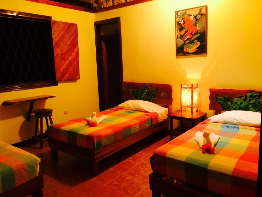 Atlantida Lodge Cahuita Exteriör bild